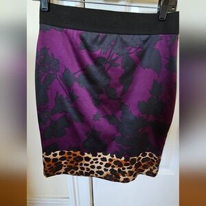 EXPRESS SIZE 6 PENSIL SKIRT.